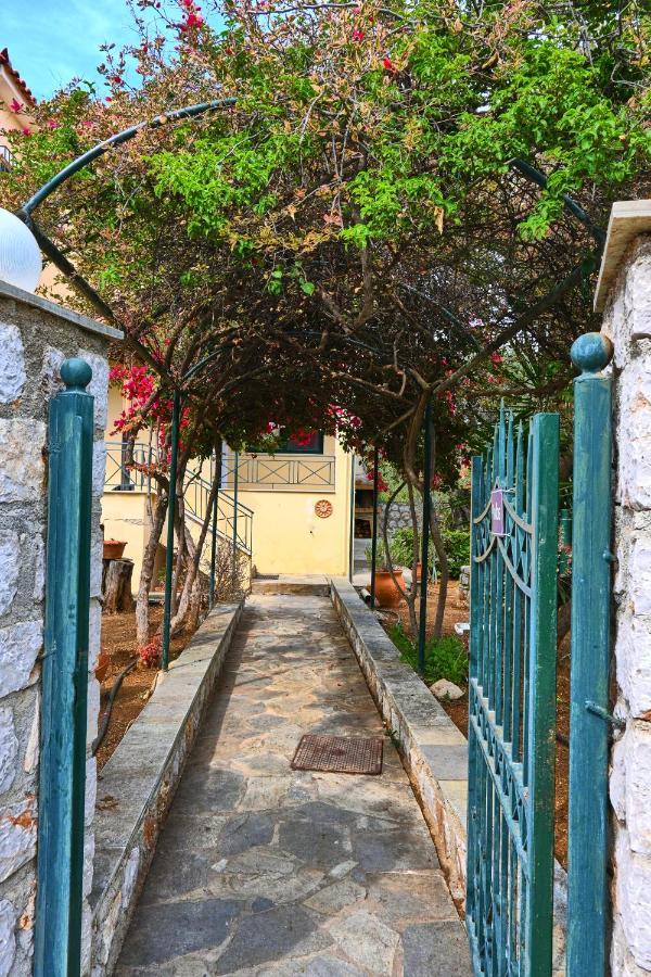 Pavlos' Cottage With Beach View Korfos Ngoại thất bức ảnh